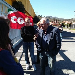 Villanova d'Albenga: Mercatone uno a rischio chiusura "Chiediamo un confronto con la proprietà" Villanova d'Albenga: Mercatone uno a rischio chiusura "Chiediamo un confronto con la proprietà"