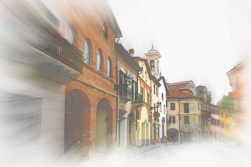 Millesimo, al via il 30° mercato delle pulci con l'antiquariato in piazza