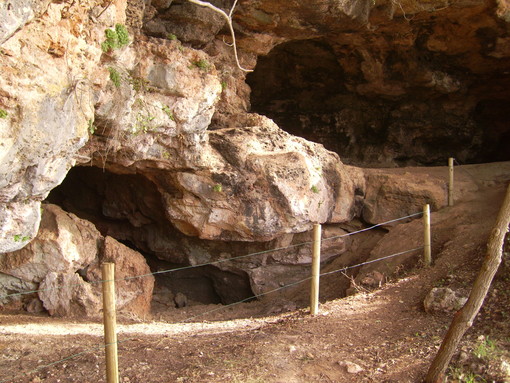 Riapertura della Caverna “Arma Crosa”: il patrimonio archeologico di Verezzi e della Caprazoppa Riapertura della Caverna “Arma Crosa”: il patrimonio archeologico di Verezzi e della Caprazoppa