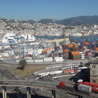 Denuncia dei sindacati liguri delle Dogane: fuori gioco l’ufficio principale del Porto di Sampierdarena e traffici marittimi a rischio a causa della grave situazione logistica Denuncia dei sindacati liguri delle Dogane: fuori gioco l’ufficio principale del Porto di Sampierdarena e traffici marittimi a rischio a causa della grave situazione logistica