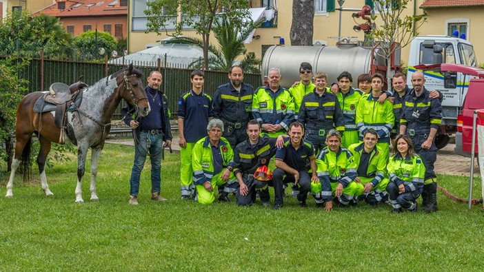 Andora: esercitazione antincendio notturna in zona Colla Micheri