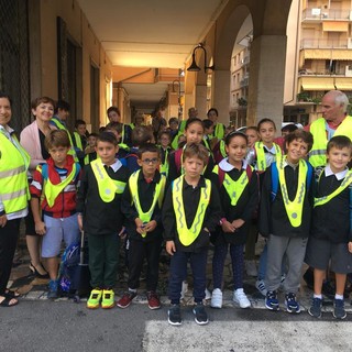 A Loano riparte il Pedibus: cresce il numero degli iscritti e aumentano gli accompagnatori volontari A Loano riparte il Pedibus: cresce il numero degli iscritti e aumentano gli accompagnatori volontari