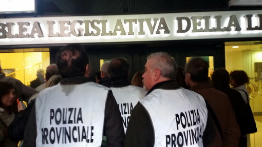 Protesta dei dipendenti delle  Province di Savona e Imperia a Genova per il presidio sotto la sede del Consiglio Regionale Ligure