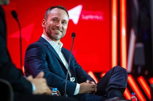 Il cisanese Ceo di Tether Paolo Ardoino con il sogno bianconero, la mamma: “Un grande lavoratore, attento al sociale” Il cisanese Ceo di Tether Paolo Ardoino con il sogno bianconero, la mamma: “Un grande lavoratore, attento al sociale”