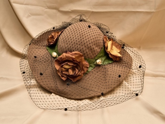 Esposizione di cappelli d’epoca femminili, del 1850 in avanti, a Palazzo Sarriod de La Tour di Costigliole Saluzzo