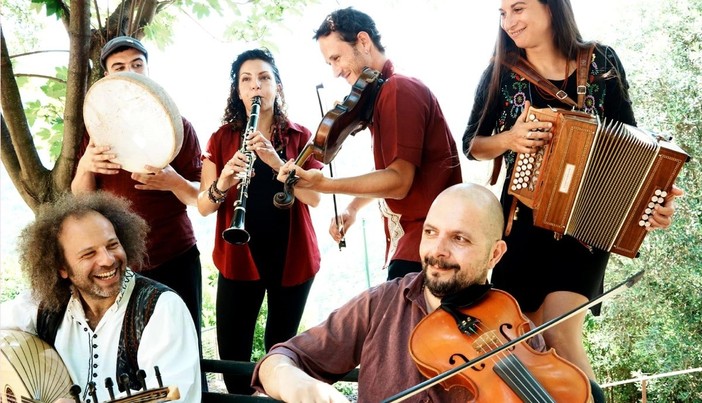 Ceriale, al Festival Internazionale del Mediterraneo di Peagna il viaggio musicale tra Albania e Arbëria con “Pasticcio Meticcio” Ceriale, al Festival Internazionale del Mediterraneo di Peagna il viaggio musicale tra Albania e Arbëria con “Pasticcio Meticcio”