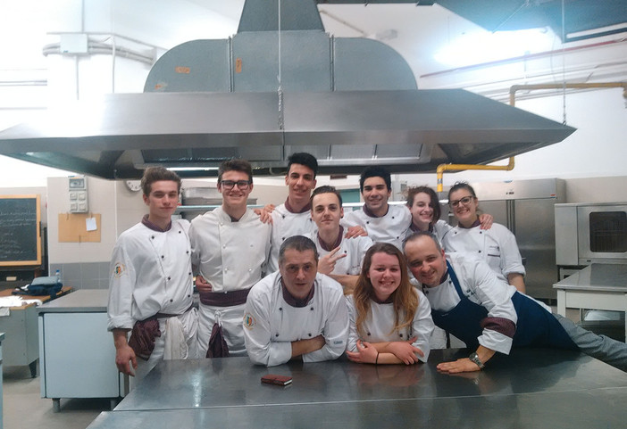 Polenta “benefica” all’alberghiero di Finale Ligure (FOTO) Polenta “benefica” all’alberghiero di Finale Ligure (FOTO)