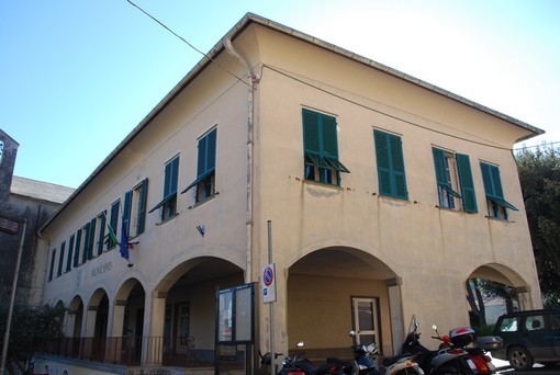 Toirano, allargamento sede stradale in via Cavour e nuovi posti auto in località Barescione