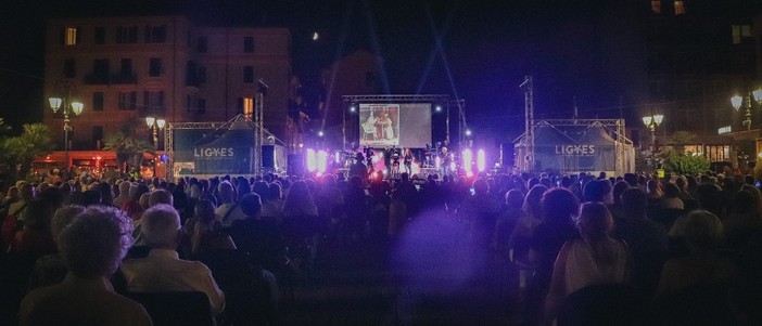Piano B Live Music: il Ferragosto di Albenga si accende in Piazza De André Piano B Live Music: il Ferragosto di Albenga si accende in Piazza De André