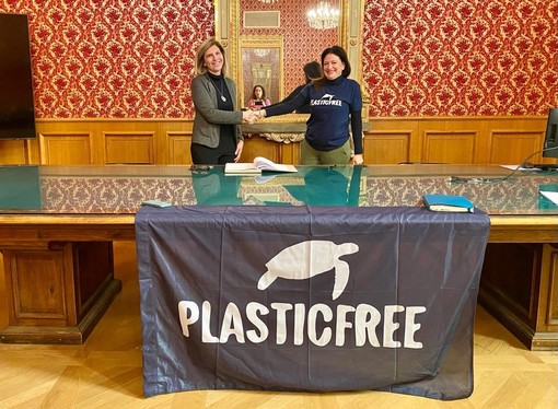 Savona, scattano le azioni anti inquinamento dei volontari di Plastic Free Savona, scattano le azioni anti inquinamento dei volontari di Plastic Free