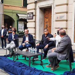 Varazze, dopo le polemiche clima disteso per il libro su Matteotti. Toti: "Analizzare la storia serve ad interrogarci su figure simbolo per il nostro Paese"