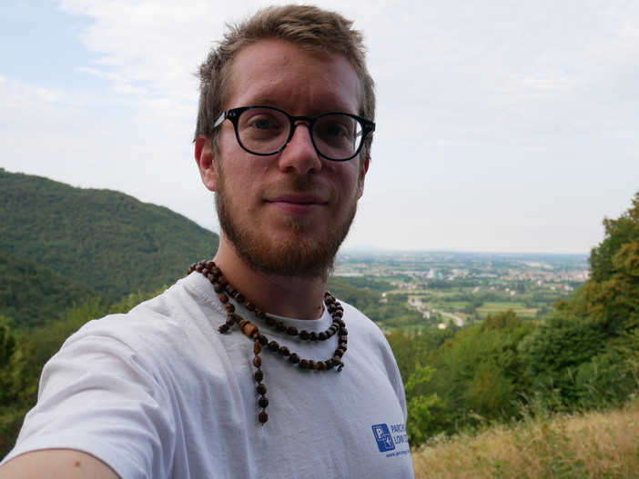 Giro del mondo a piedi: il 27enne Nicolò Guarrera passa a Savona Giro del mondo a piedi: il 27enne Nicolò Guarrera passa a Savona