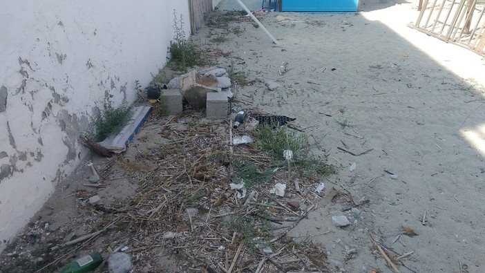 Spotorno, la minoranza compatta: "Spiaggia del campo solare in condizioni disastrose"
