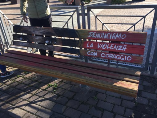 A Loano un convegno su "Tutela del minore, della donna e diritti sociali" e l'inaugurazione della "Panchina Rossa"