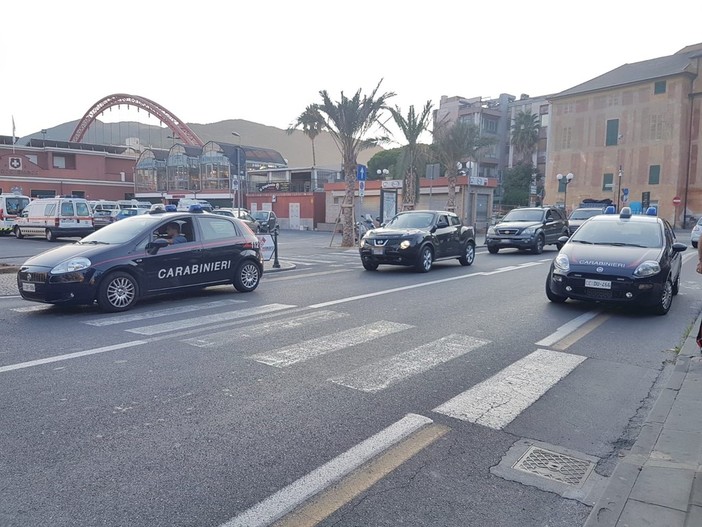 Sicurezza ad Albenga, controlli a tappeto da parte dei carabinieri in piazze e parchi pubblici. Ispezionati anche numerosi edifici abbandonati (FOTO e VIDEO) Sicurezza ad Albenga, controlli a tappeto da parte dei carabinieri in piazze e parchi pubblici. Ispezionati anche numerosi edifici abbandonati (FOTO e VIDEO)