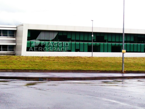 Piaggio Aerospace, futuro in mani straniere? Il territorio chiede garanzie su occupazione e programmi Piaggio Aerospace, futuro in mani straniere? Il territorio chiede garanzie su occupazione e programmi