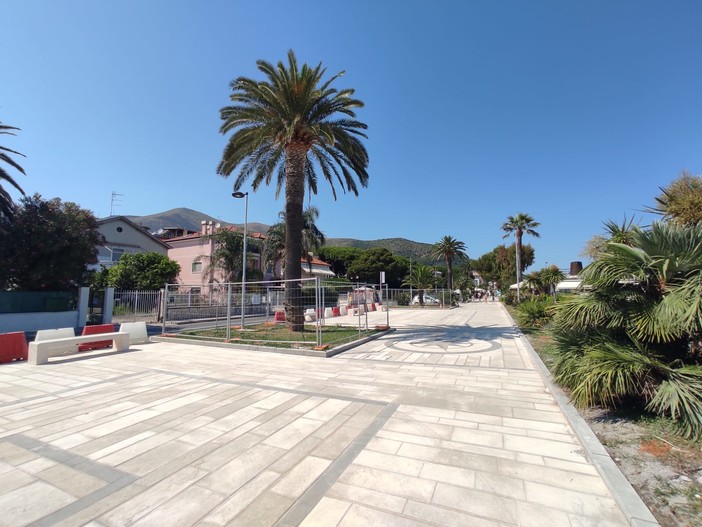 Ceriale, riaperta la passeggiata a mare di ponente