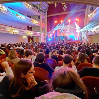 IIS Federico Patetta: studentesse e studenti al Teatro Chiabrera per “Vite – Storie di Felicità”