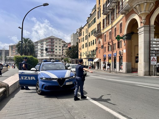 Savona, senzatetto crea allarme in via Venezia: deferito per violenza e minacce Savona, senzatetto crea allarme in via Venezia: deferito per violenza e minacce