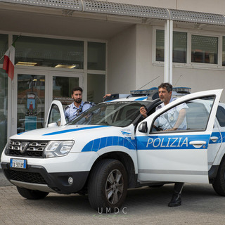 Alassio, abbandona sacchi della spazzatura per strada a Solva: denunciato