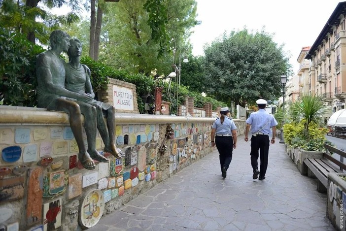 Alassio, sanzione della Polizia Locale per vendita di alcolici nel weekend