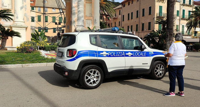 Finale, daspo urbano a un 23enne dopo l’aggressione a un turista