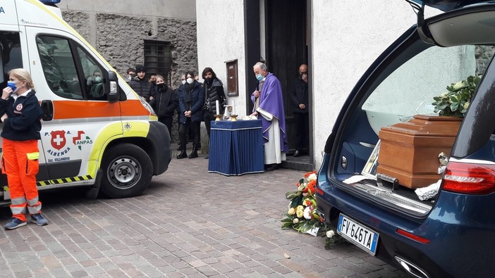A Villanova l'ultimo saluto a Pietro Lima, il 46enne deceduto nello schianto in sella al suo scooter