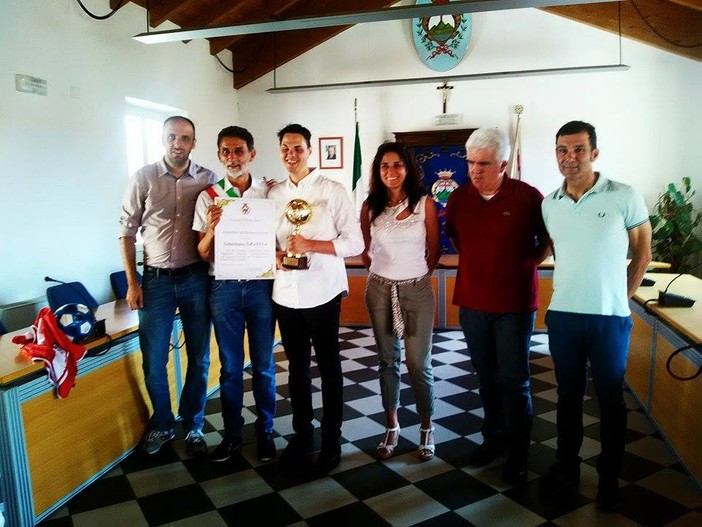 Pietra: premiato il "bomber" Sebastiano Gravina (FOTO e VIDEO)