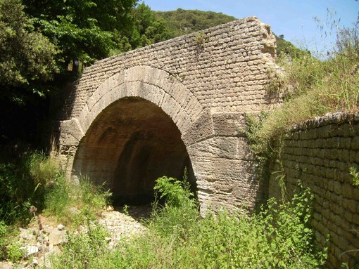 Danni non più accettabili al patrimonio archeologico finalese Danni non più accettabili al patrimonio archeologico finalese