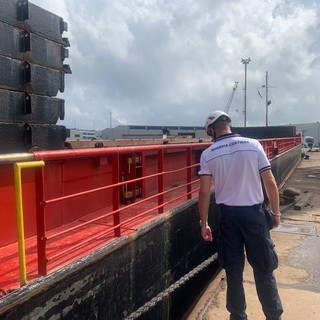 Savona, mercantile approda da Panama senza la certificazione di materiale pericoloso a bordo: multa da 10 mila euro