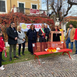 Anche ad Albenga una panchina rossa per dire no alla volenza di genere (FOTO) Anche ad Albenga una panchina rossa per dire no alla volenza di genere (FOTO)