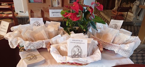 Alassio, le Gallette di Santa Caterina distribuite nelle Parrocchie