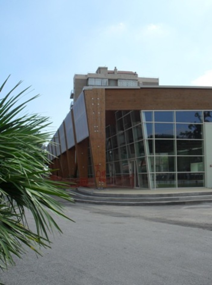 Savona, la denuncia dell'Enpa: "Il Palatrincee è diventato una trappola per i volatili" Savona, la denuncia dell'Enpa: "Il Palatrincee è diventato una trappola per i volatili"
