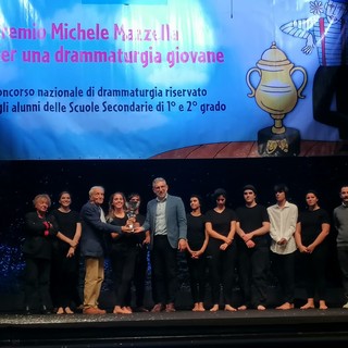 Il premio "Michele Manzella" al gruppo del teatro del Ferraris Pancaldo di Savona