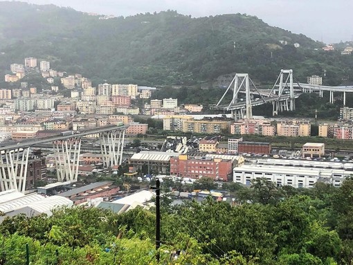 Disastro a Genova, il crollo di Ponte Morandi: tutti i VIDEO