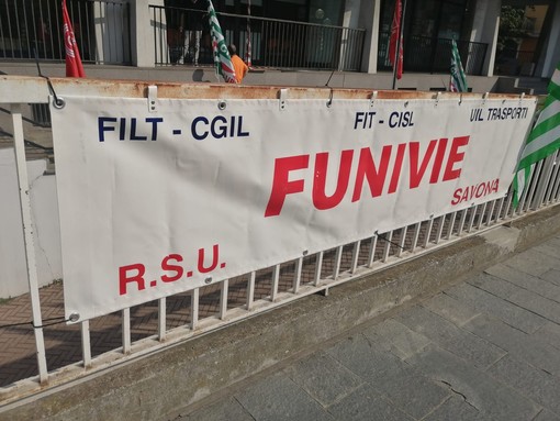 Funivie, l’ad pronto a diventare liquidatore dell’azienda. I sindacati sul piede di guerra: “Potremmo proclamare lo sciopero” Funivie, l’ad pronto a diventare liquidatore dell’azienda. I sindacati sul piede di guerra: “Potremmo proclamare lo sciopero”