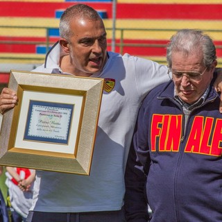 Mauro Cresci insieme al tecnico Pietro Buttu il giorno della festa per il ritorno dei giallorossi in Serie D (foto di Matteo Pelucchi)