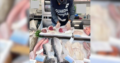 Controlli sulla filiera della pesca: sanzioni per 5mila euro a ristoranti etnici nel savonese