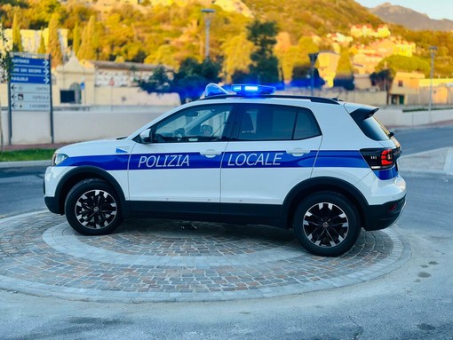Pietra Ligure, commenti offensivi su Facebook contro un agente: la Polizia Locale identifica gli autori Pietra Ligure, commenti offensivi su Facebook contro un agente: la Polizia Locale identifica gli autori