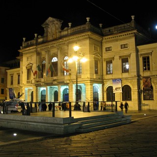 La Politica perde il pelo ma non il vizio. Ma almeno ora si vede