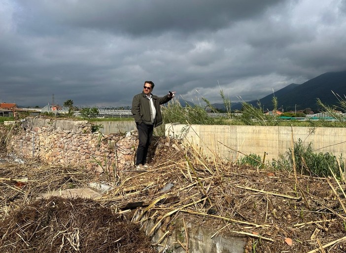 Albenga, sopralluogo sul rio Fasceo del candidato sindaco Podio: “Lavori ancora fermi, monitoreremo la situazione” Albenga, sopralluogo sul rio Fasceo del candidato sindaco Podio: “Lavori ancora fermi, monitoreremo la situazione”