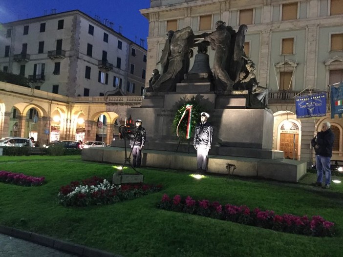 Sui 21 rintocchi del Monumento ai Caduti Savona celebra la “Giornata della Memoria” Sui 21 rintocchi del Monumento ai Caduti Savona celebra la “Giornata della Memoria”