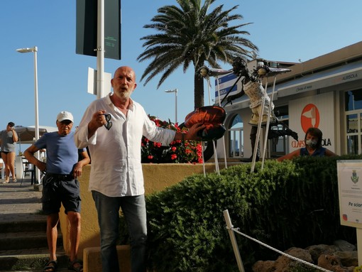 Albisola, inaugurata l'opera "Pe Sciortî": un mix tra l'uscita dal lockdown e il mare