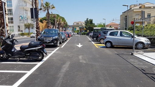 Loano, terminati i lavori in piazza Cai: il parcheggio nuovamente fruibile