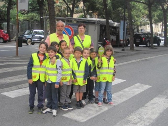 Loano, gli alunni della Valerga sperimenteranno la settimana Pedibus Loano, gli alunni della Valerga sperimenteranno la settimana Pedibus
