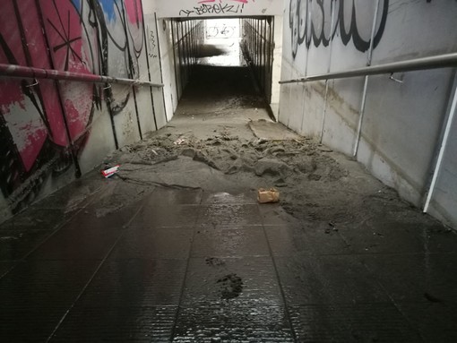 Pietra Ligure, anche il sottopasso di Santa Corona è off limits: impossibile accedere alle spiagge di ponente (FOTO e VIDEO)