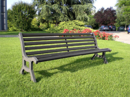 Albenga, nuova passeggiata a mare, aforismi sulle panchine