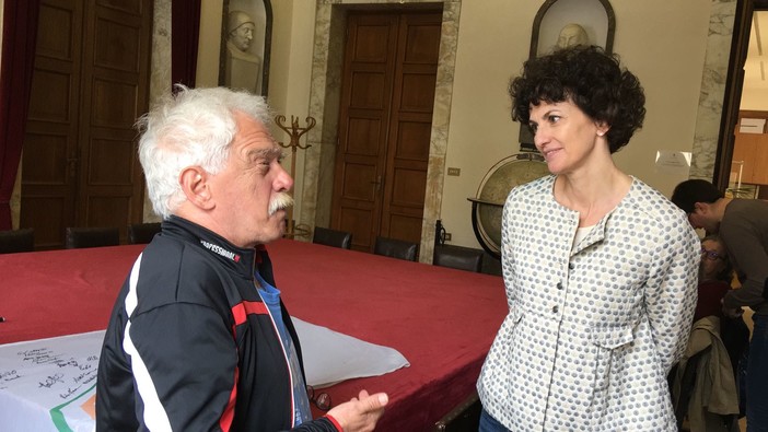 Savona, la Pedalata Longa per i Diritti Umani fa tappa a Savona: “Sensibilizziamo contro la violenza sulle donne e il bullismo”