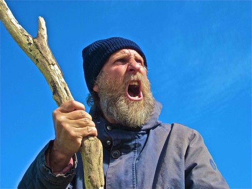 "L'uomo che raccoglieva le bottiglie" nelle grotte di Borgio Verezzi