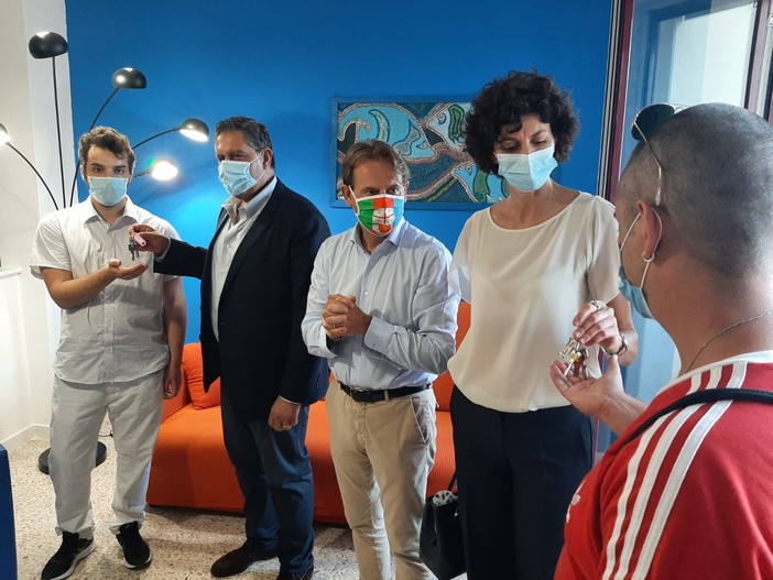 Consegnate le chiavi ai tre nuovi residenti: a Savona prende vita il progetto di "cohousing" (FOTO e VIDEO)